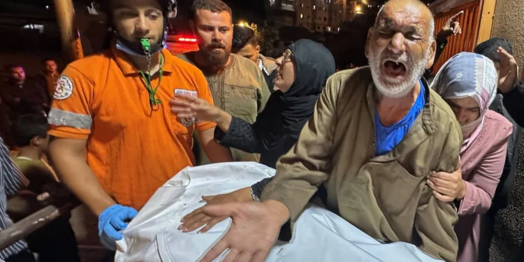 قتل ممنهج.. مذكرات مسؤول أممي توثق جرائم الاحتلال في غزة