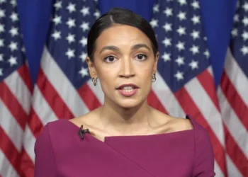 أوكاسيو-كورتيز تقترب من البيت الأبيض بتعهد صادم: لا تمويل لإسرائيل