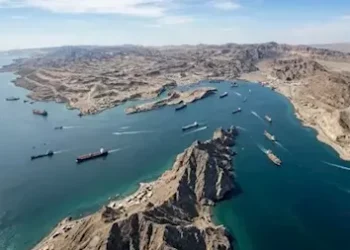 هل يتحول حصار مضيق هرمز إلى شرارة مواجهة كبرى؟