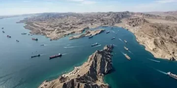 هل يتحول حصار مضيق هرمز إلى شرارة مواجهة كبرى؟