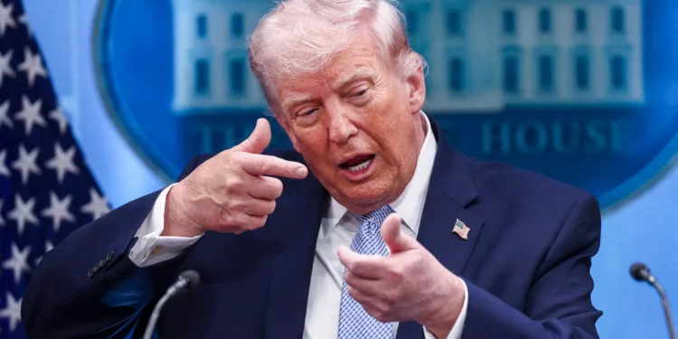 ترامب يوافق على تأجيل تهديده بمهاجمة إيران لمدة أسبوعين