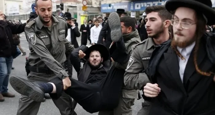 فوضى في إسرائيل.. مظاهرات حاشدة واقتحام منزل مسؤول عسكري