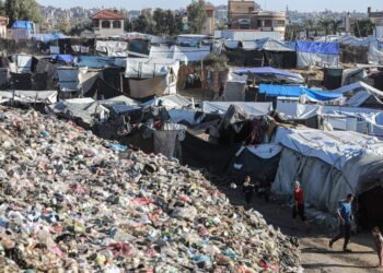 الأمم المتحدة توثق: النفايات سلاح إبادة يهدد حياة الفلسطينيين في غزة