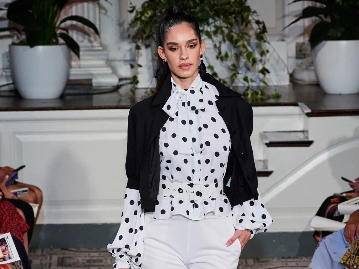 موضة 2026.. أزياء تغزو ربيع الأناقة بلمسات عصرية