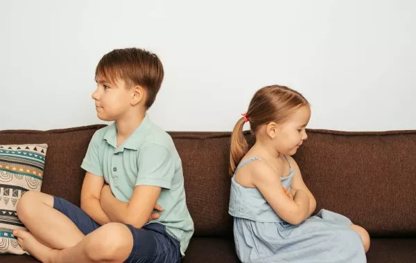 تربية الأبناء.. الغيرة بين الإخوة وكيفية علاجها