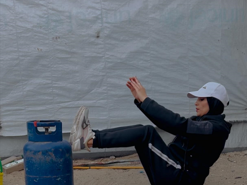 صمود نساء غزة.. حكاية إيمان المغير صانعة الأمل وسط الخيام