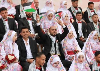 عرسان غزة يوجهون رسائل صمود: نتمسك بالأمل والحياة