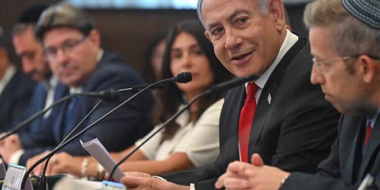 بسبب هدنة إيران.. المعارضة الإسرائيلية تفتح النار على نتنياهو