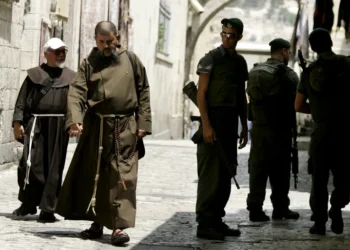 ثكنة عسكرية في سبت النور.. الاحتلال يستهدف المسيحيين بالقدس