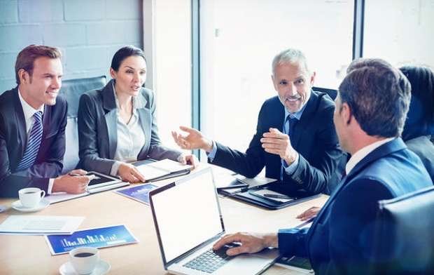 إتيكيت الحديث عن المال والرواتب في المجالس