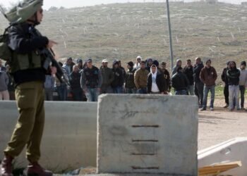 ضحايا لقمة العيش في الضفة.. قصص وأرقام توثق حجم المعاناة الإنسانية