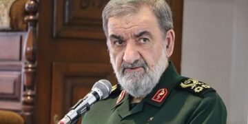 إيران تهدد بإغراق السفن الأمريكية