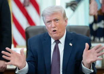 ترامب يلوّح بالحسم ويقرب شبح المواجهة مع إيران