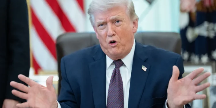 ترامب يلوّح بالحسم ويقرب شبح المواجهة مع إيران