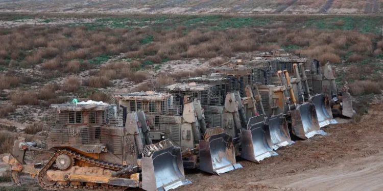 جرافات أمريكية تدمر الأراضي الفلسطينية.. هل يوقف الكونغرس الصفقة؟