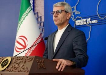 إيران ترفض نقل اليورانيوم وتضع شروطًا صارمة لأي اتفاق