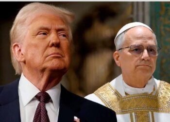 رسالة من طائرة الفاتيكان.. هل يوازن البابا بين الدين والسياسية؟