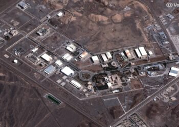 إيران تُصعد في الملف النووي وترفض القيود الدولية وسط تعقيدات المشهد