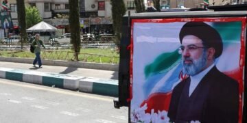 إصابات غامضة للمرشد الإيراني الجديد تثير جدلاً واسعاً