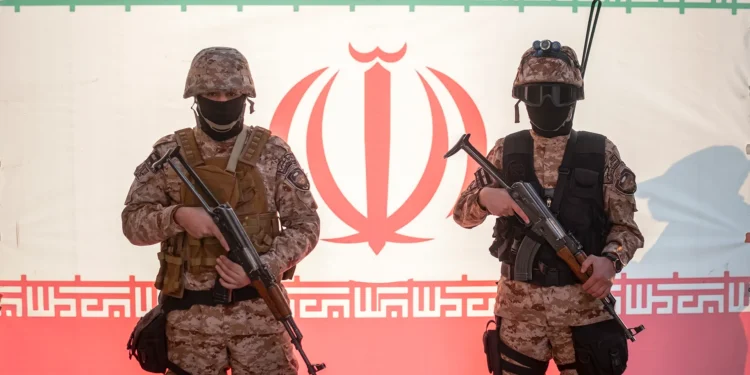 هل تقترب واشنطن من خيار بري في إيران؟