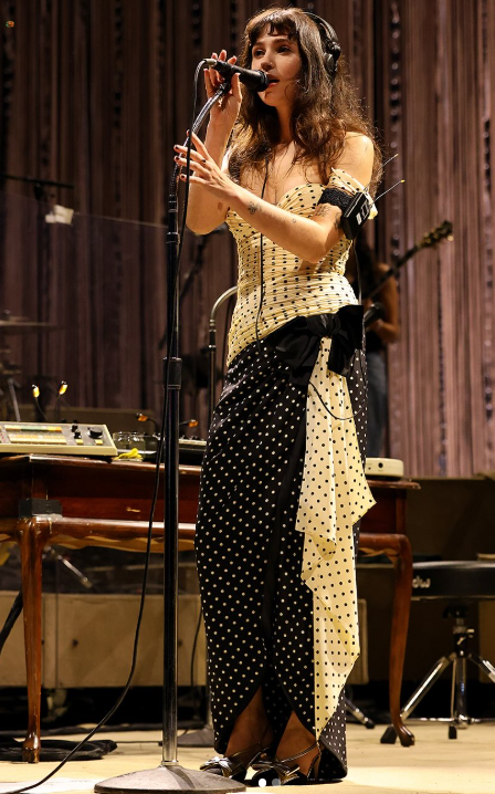 موضة 2026.. أزياء تغزو ربيع الأناقة بلمسات عصرية