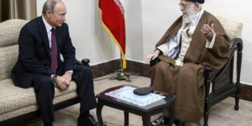 من صدام حسين إلى خامنئي: هل تبيع روسيا حلفاءها عند لحظة الحسم؟