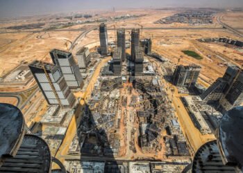 رهان الـ60 مليار: هل تنجح مصر في التحول إلى مركز استثماري إقليمي؟