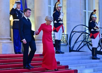 نهاية ماكرون تلوح في الأفق: إرث مثقل بالأزمات وتراجع النفوذ