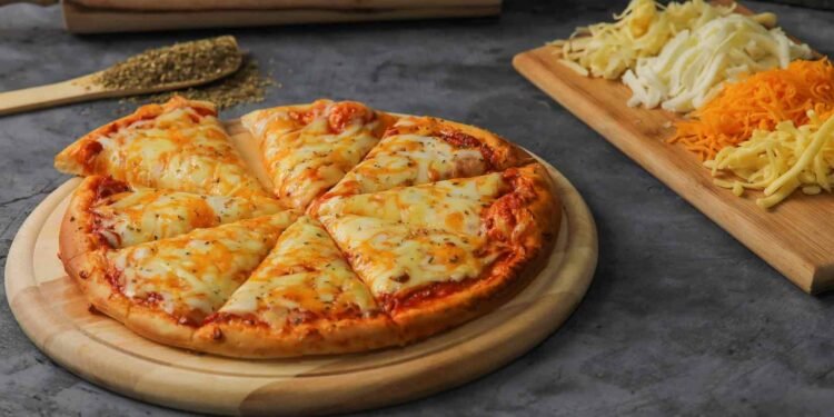 وصفات سهلة وسريعة.. طريقة تحضير بيتزا الأربعة أجبان