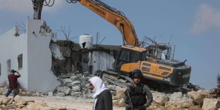 تفكيك الاستقرار الاجتماعي.. تحليل لسياسات الهدم الذاتي في القدس