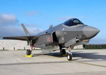 تصعيد خطير في الخليج.. طائرات أمريكية تسقط وطهران تلاحق الطيارين