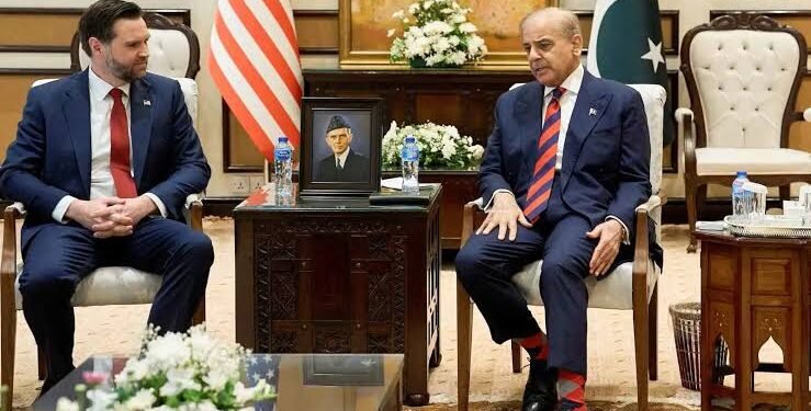 مفاوضات طهران وواشنطن.. بين إشارات إيجابية وتعقيدات مستمرة