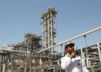 البتروكيماويات تحت القصف.. هل تبدأ مرحلة خنق الاقتصاد الإيراني؟