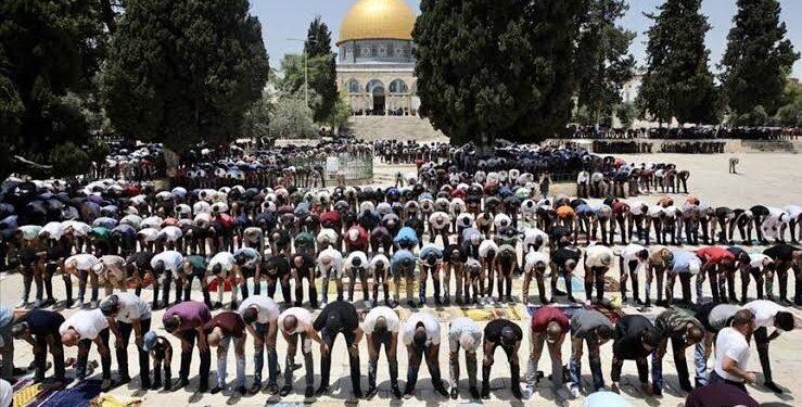 الأقصى بين قدسية العبادة واختبار الانضباط