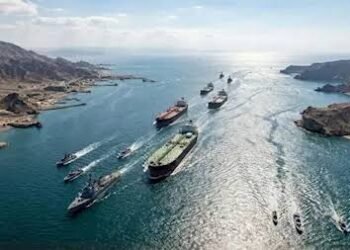 مضيق هرمز يعود للحياة.. شريان الطاقة العالمي يستأنف تدفقه بعد الهدنة