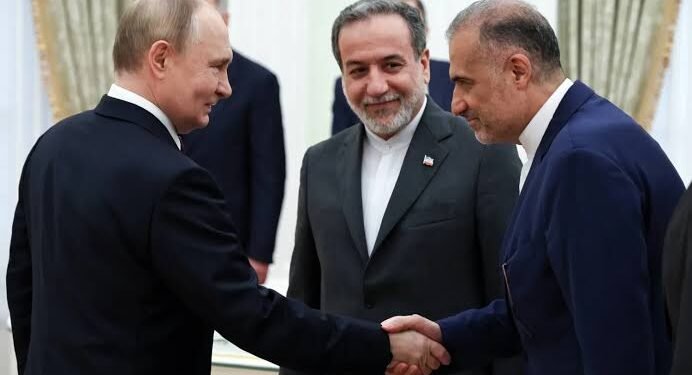 هل ترسم زيارة عراقجي إلى موسكو ملامح ما بعد الحرب؟