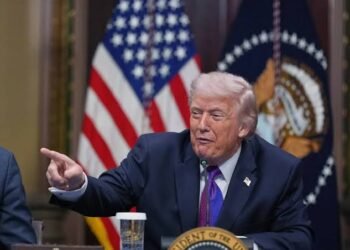 مضيق هرمز في قلب المواجهة.. ترمب يلوح بالقوة ويشكك في أوراق طهران