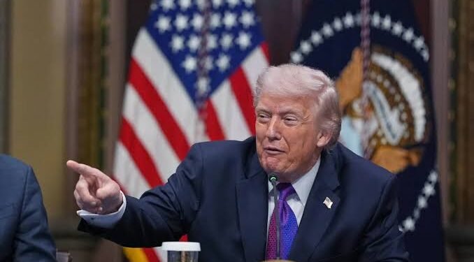 مضيق هرمز في قلب المواجهة.. ترمب يلوح بالقوة ويشكك في أوراق طهران