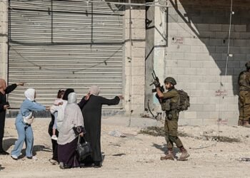 تطهير عرقي صهيوني.. محلل إسرائيلي يفضح مخطط نتنياهو في الضفة الغربية