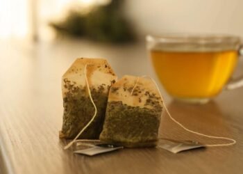 أكياس الشاي المستعملة.. كنز أخضر في بيتك