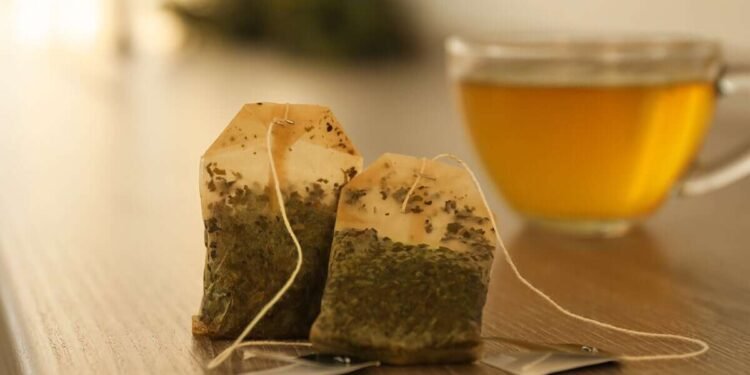 أكياس الشاي المستعملة.. كنز أخضر في بيتك