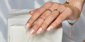 ألوان طلاء أظافر عصرية للنساء في ربيع 2026