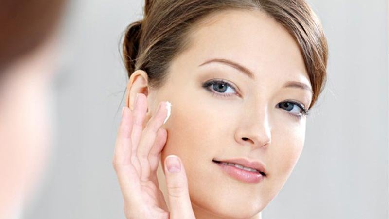 طرق طبيعية وآمنة لاستعادة نضارة البشرة بعد الحمل