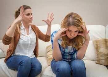 نصائح للأمهات للتعامل مع تمرد المراهقين