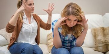 نصائح للأمهات للتعامل مع تمرد المراهقين