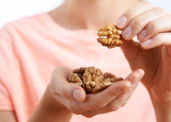 أفضل مكسرات لتقليل القلق والاكتئاب