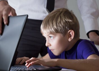 أفضل 8 أدوات مجانية لحماية الأطفال من مخاطر الإنترنت