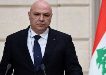 رئيس لبنان يتمسك بخيار السلام ويواجه شبح الحرب المتصاعد
