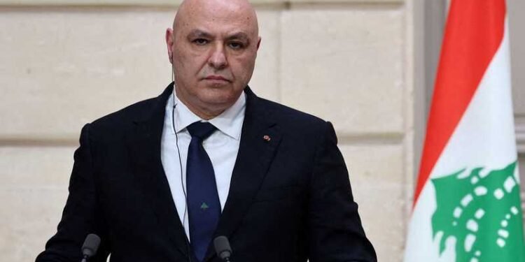 رئيس لبنان يتمسك بخيار السلام ويواجه شبح الحرب المتصاعد