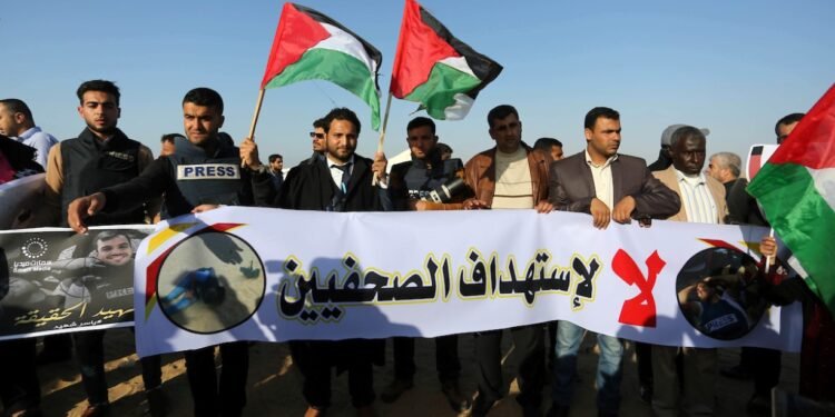 في يوم حرية الصحافة.. الحقيقة تُكتب بالدم تحت القصف في غزة